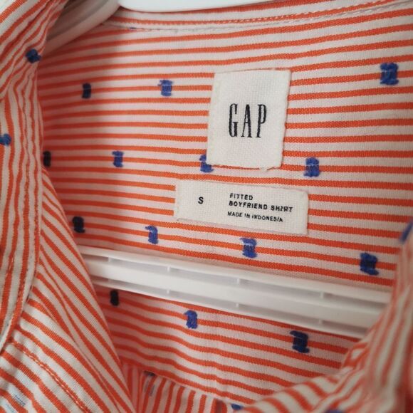 2/$40 Gap swiss dot Button down blouse - Picture 4 of 6